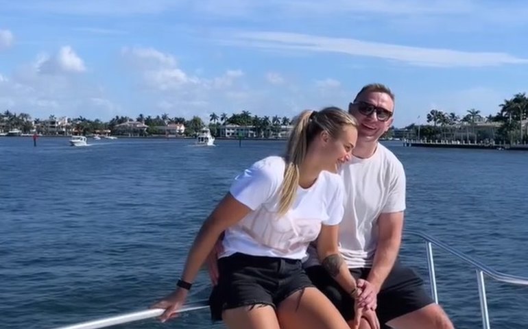 Quem era Konstantin Koltsov, ex-jogador de hóquei no gelo e namorado de Sabalenka, morto aos 42 anos