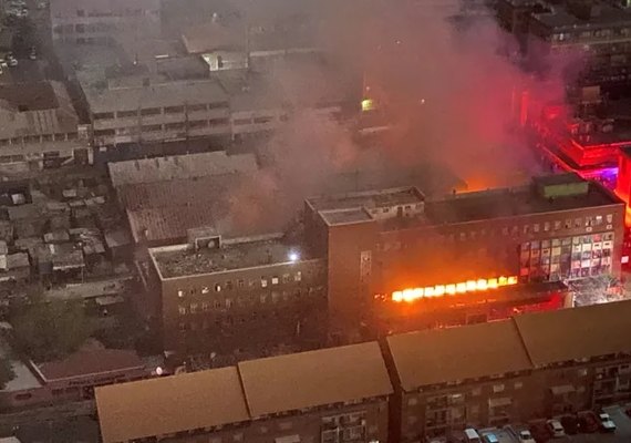 Incêndio em prédio deixa 73 mortos na África do Sul