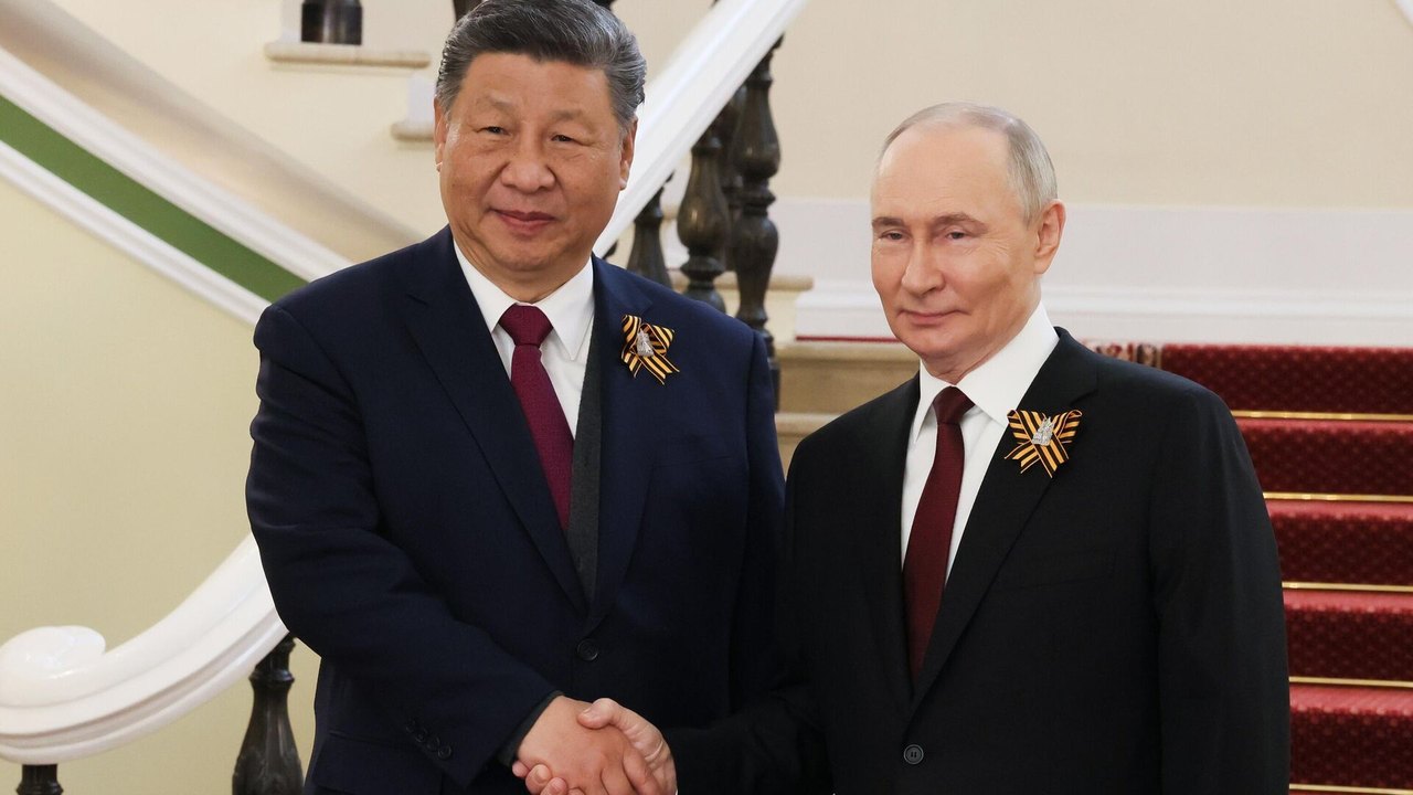 Xi Jinping e Vladimir Putin realizam conversa telefônica, informa Televisão Central da China