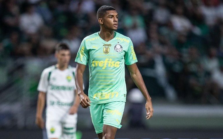 Surpresa de Abel Ferreira, Luis Guilherme celebra estreia entre titulares do Palmeiras