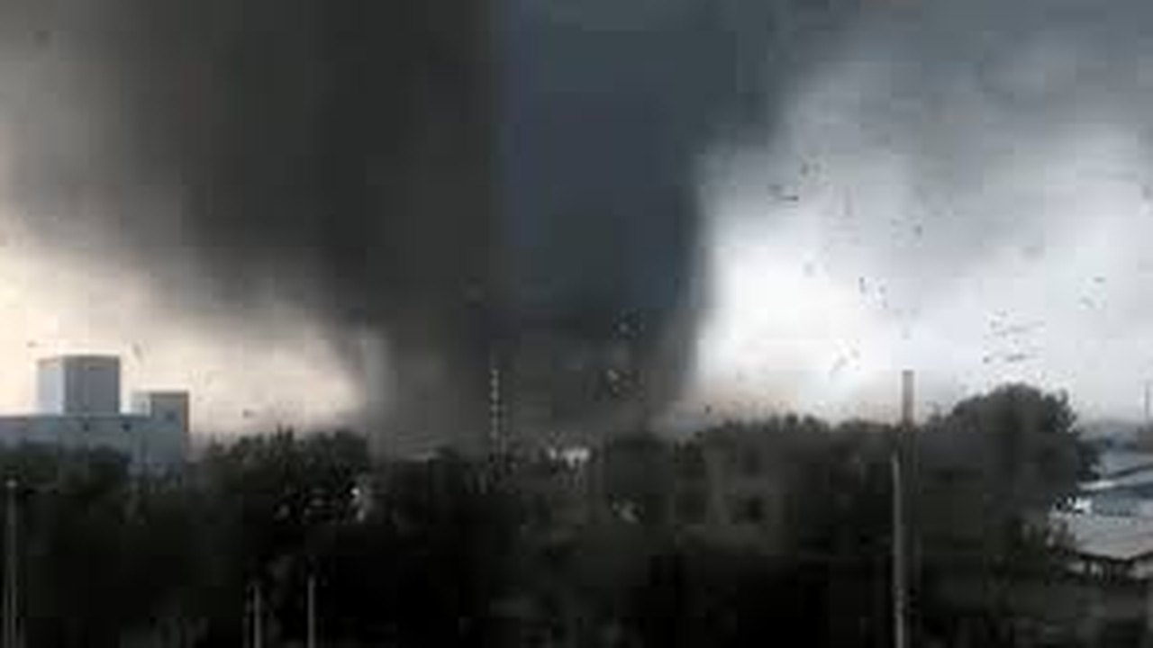 Tornados, incêndios florestais e poeira varrem os EUA numa tempestade com pelo menos 32 mortos