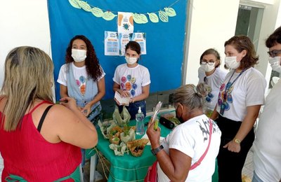 Saúde leva ações educativas sobre sustentabilidade à Feira Agroecológica da Ufal