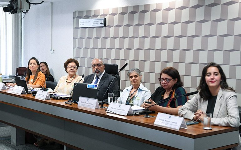 CE: mulheres cobram mais espaço em ambiente acadêmico