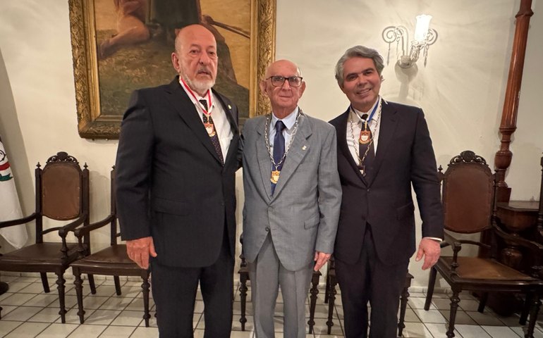 José Carlos Lyra é homenageado pelo IHGAL com a Comenda Jayme de Altavila
