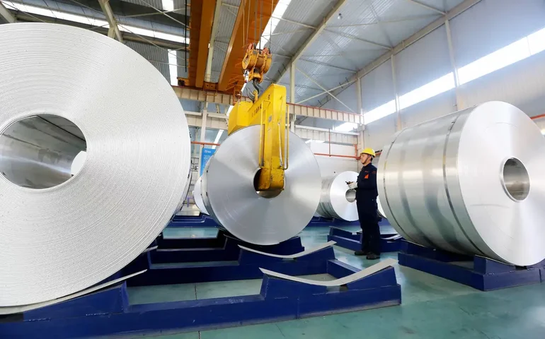 OCDE aponta salto nas exportações chinesas de aço e avanço do protecionismo global