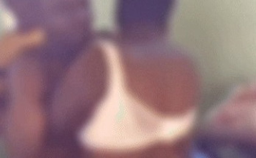 Casal confunde cola com lubrificante e acaba colado em sexo