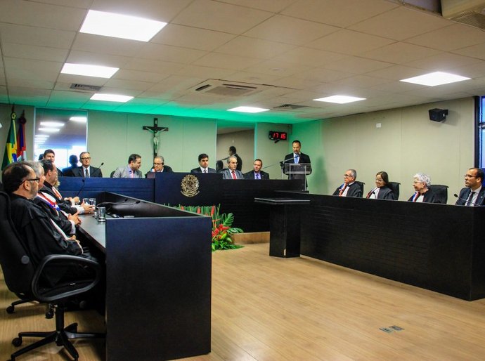 Rui Palmeira participa da posse dos novos dirigentes do TRT/AL