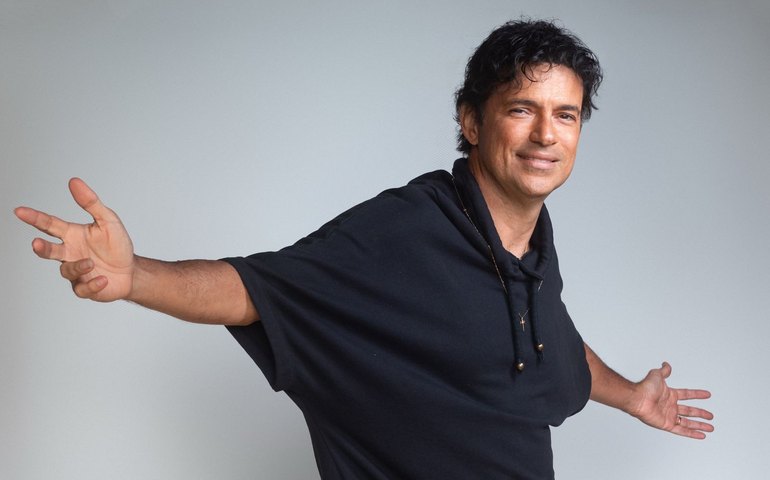 Jorge Vercillo celebra 30 anos de carreira com show em Maceió no dia 1º de maio