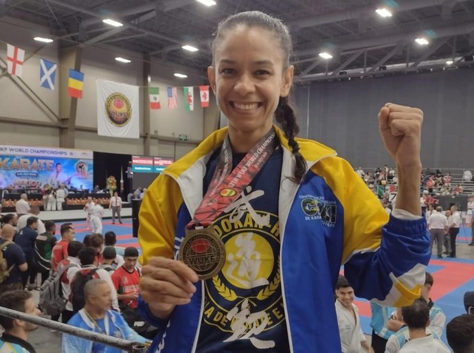 Com apoio do Governo, atleta alagoana conquista o título mundial de karatê no México