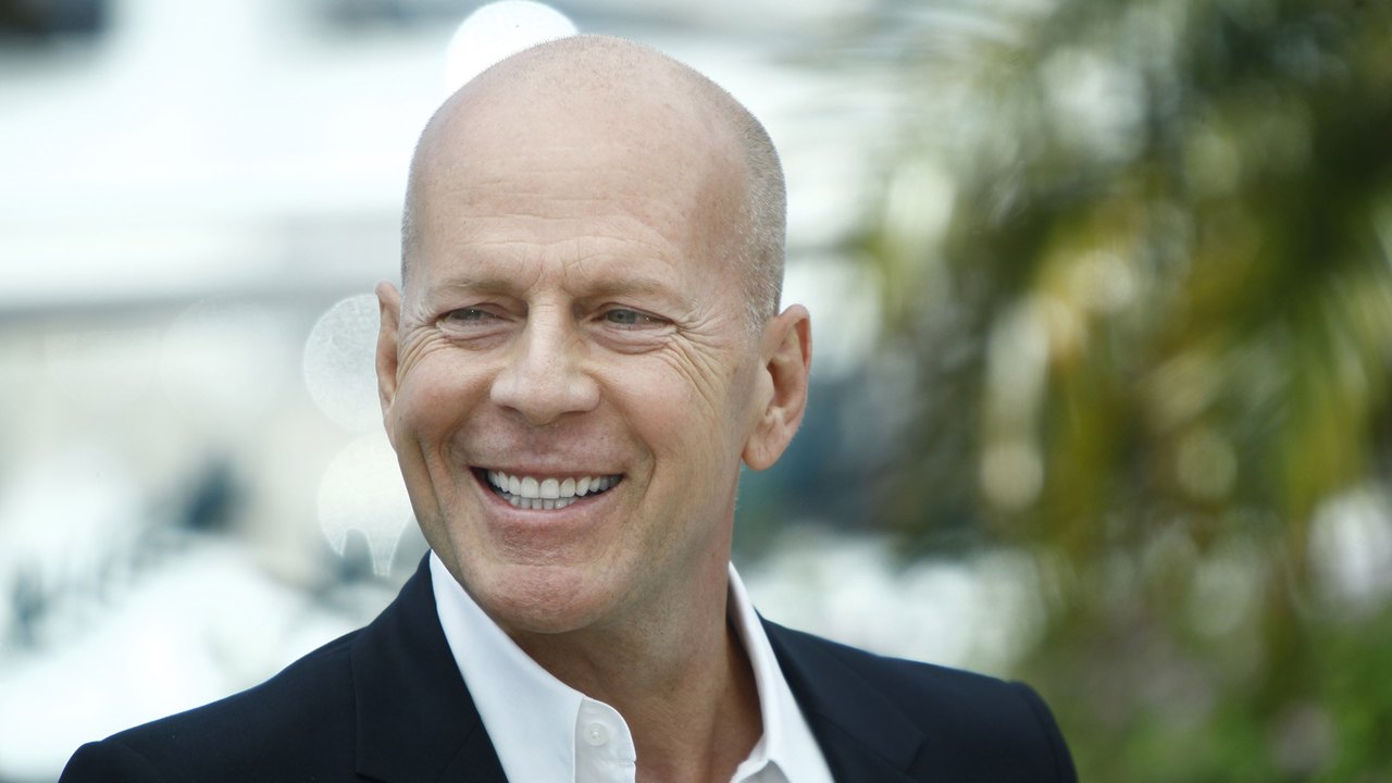 Bruce Willis esquecia falas e disparou arma fora de hora, dizem testemunhas