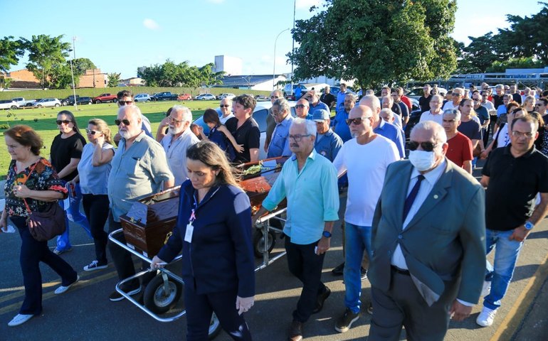 Homenagens e despedidas a Eduardo Bomfim: amigos e familiares relembram sua contribuição