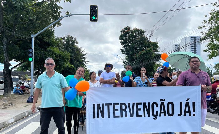 Profissionais do Hospital Veredas fazem mobilização diária na avenida Fernandes Lima