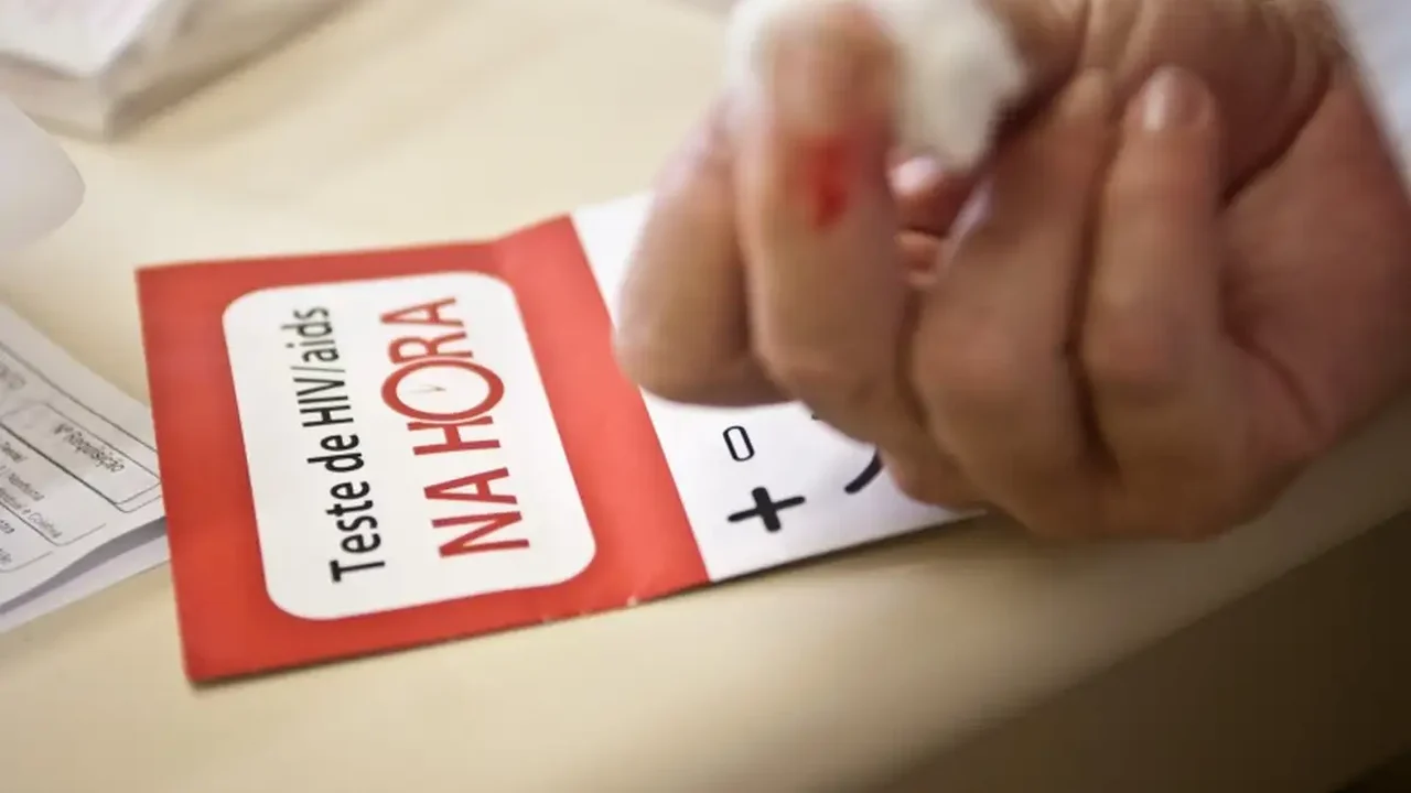 Associação Brasileira Interdisciplinar de AIDS lança plataforma pública com mais de quatro mil materiais sobre a história da epidemia no país