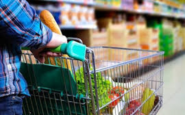 Consumidores esperam inflação de 4,8% em 12 meses a partir de maio, diz FGV