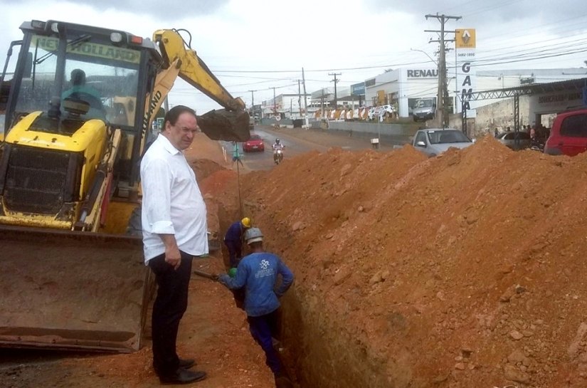 Luciano Barbosa vistoria obras da duplicação da AL-110 em Arapiraca