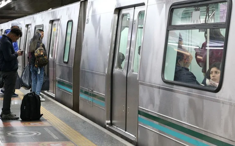Quatro linhas do Metrô de SP passam a operar 24h aos sábados