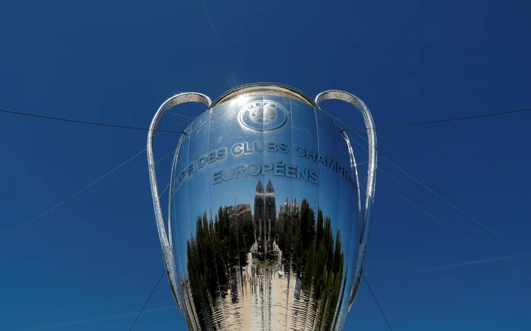 Torcedores de PSG e Milan brigam antes de jogo pela Champions; francês é esfaqueado