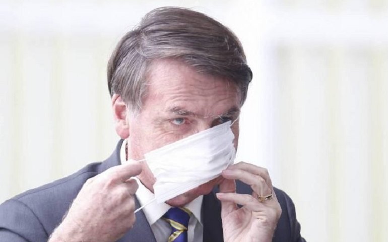Bolsonaro fala em solução para 13º do Bolsa Família e volta a pedir reabertura