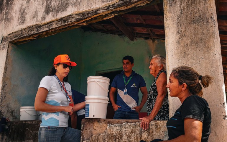 Conasa, controladora da Águas do Sertão, entrega filtros em comunidade de Delmiro Gouveia durante o Sertões 2023