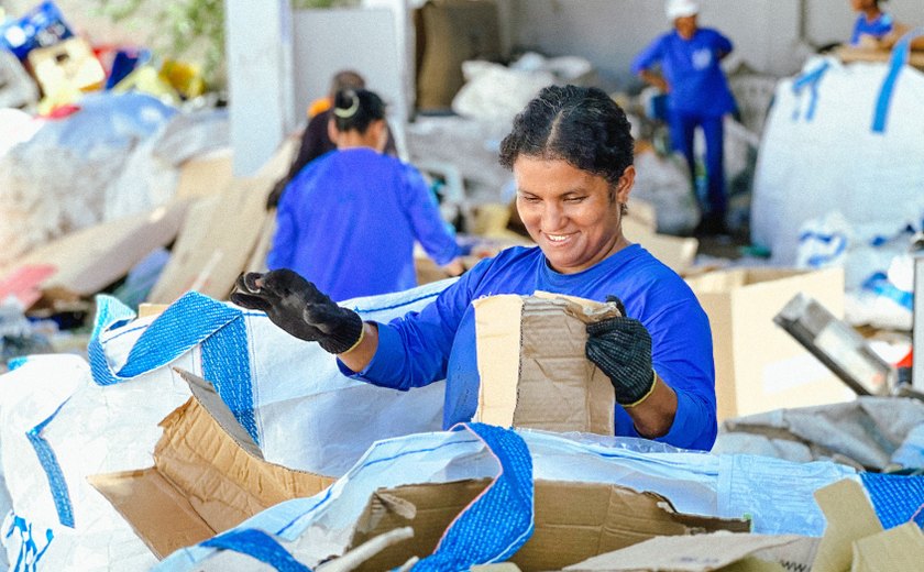 Lixeiras subterrâneas impulsionam cooperativa de reciclagem