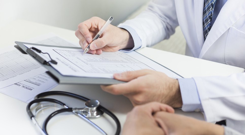 close-up-doutor-enchimento-medico-forma-paciente_23-2148050550.jpg