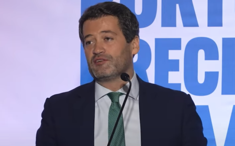 Líder da direita em Portugal diz que não deixará Lula entrar no país caso seja eleito primeiro-ministro; veja vídeo
