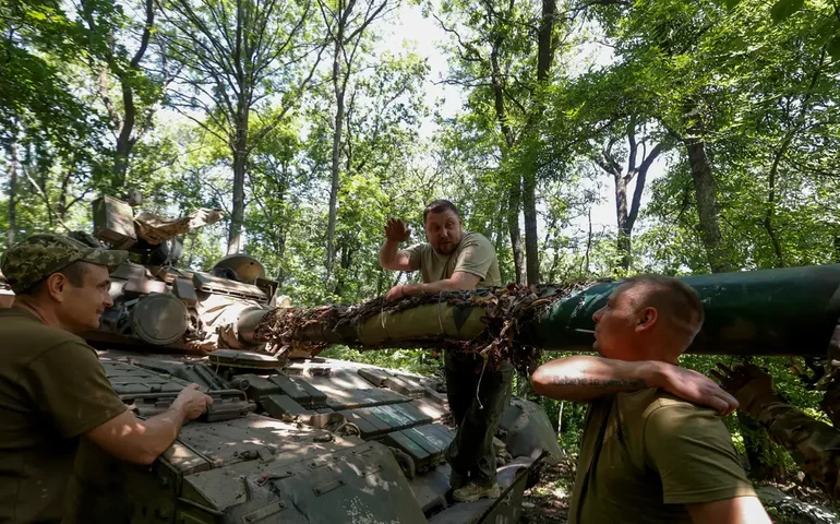 Envio de tropas à Ucrânia 'não convém' ao Ocidente, diz Rússia após fala de Macron; líderes europeus descartam ideia