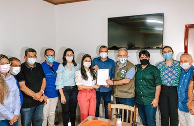 Prefeito Nicolas Pereira entrega demandas de Campo Alegre ao ministro da Saúde  