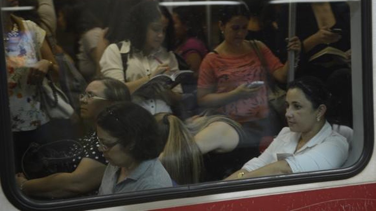 Mulheres vítimas de assédio no transporte público reclamam de humilhação