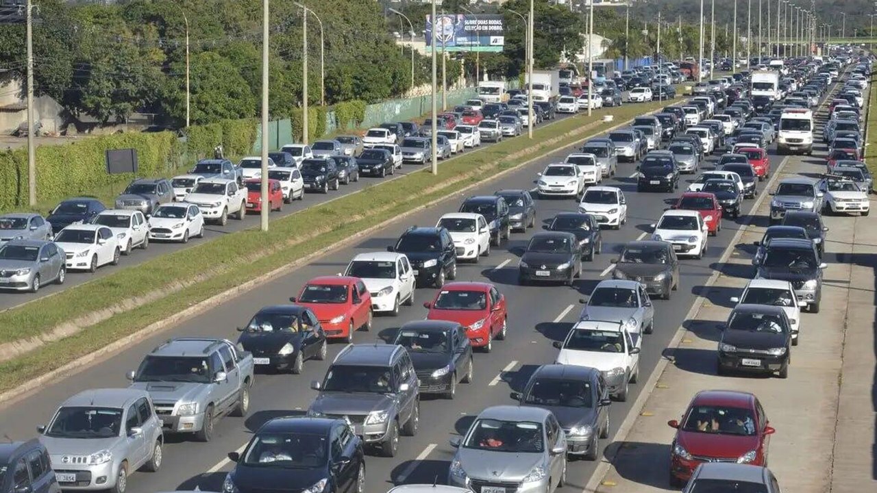 Mesmo com número recorde de multas, suspensões de CNHs caem no Brasil