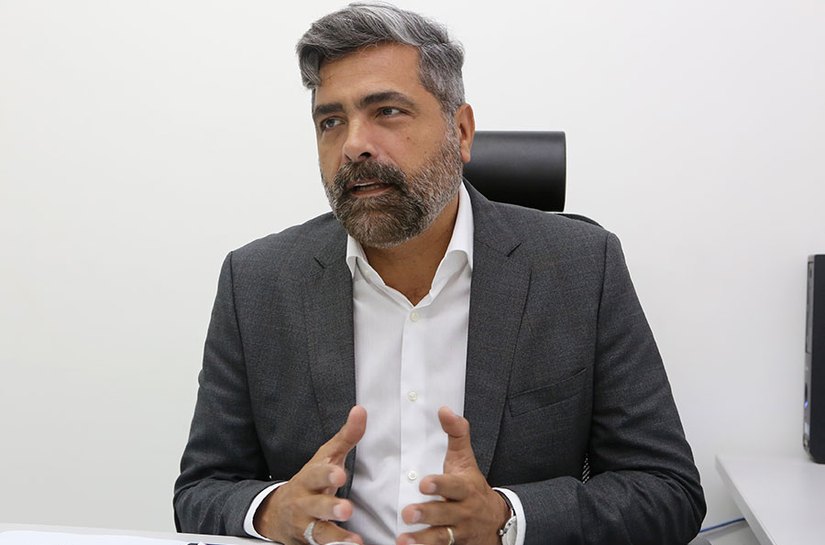 Cliente que recebeu multas de carro dado como entrada deve ser indenizada