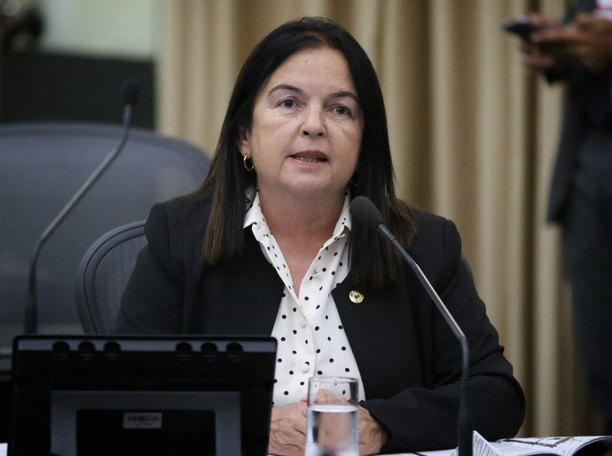 Fátima Canuto é primeira deputada estadual a receber título de Cidadã Honorária do município de Atalaia