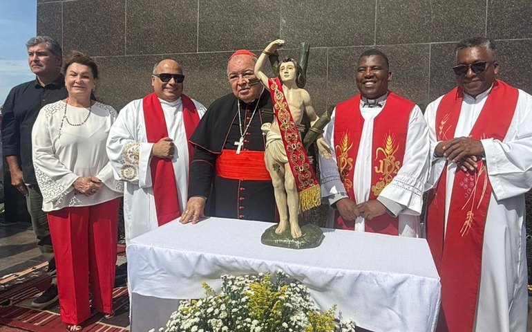 Imagem peregrina de São Sebastião visita o Cristo Redentor no Rio