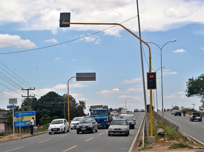 Com apoio do DER, SMTT de Arapiraca faz manutenção de semáforos na AL-220