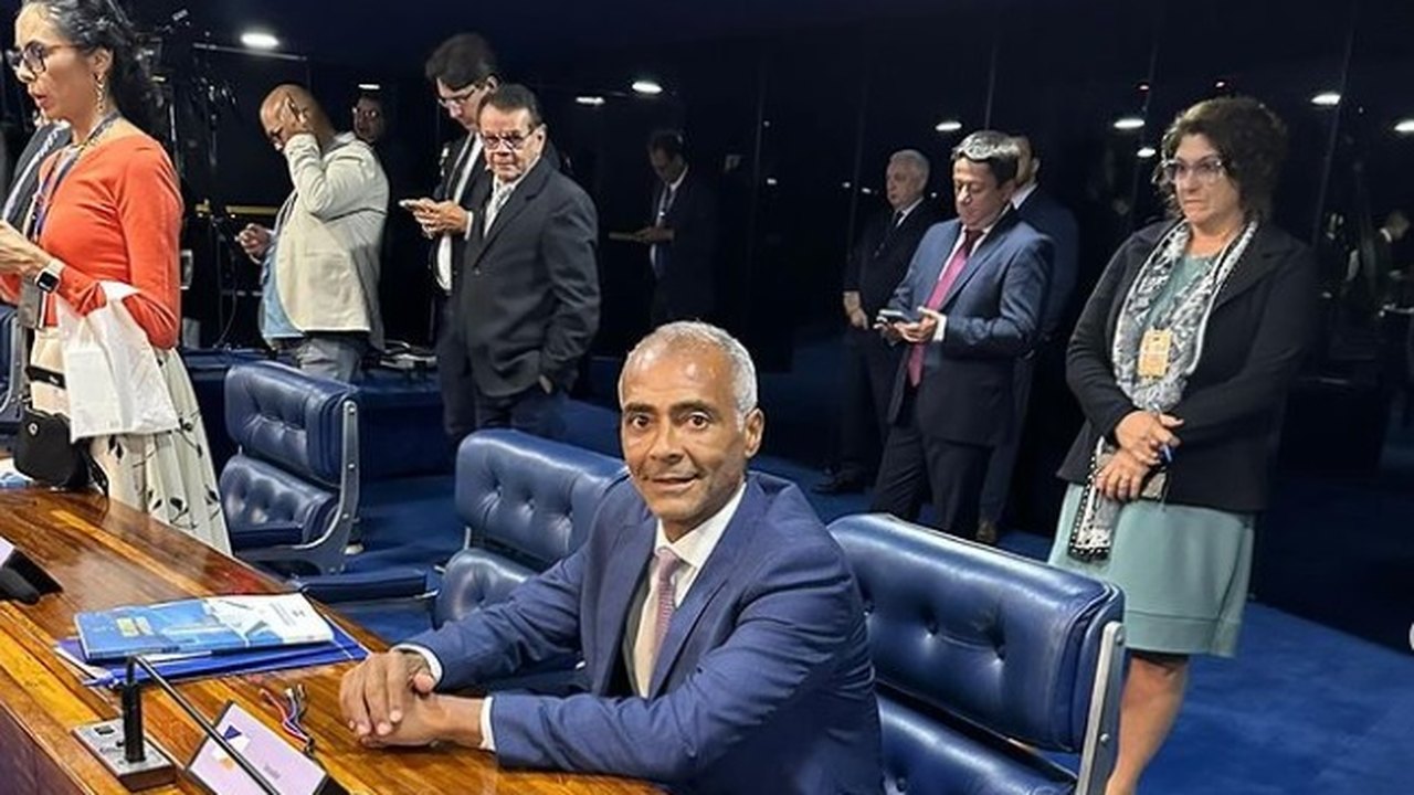Romário diz que tinha acordo com clubes para sair à noite: 'Mas nunca faltava treino' 
