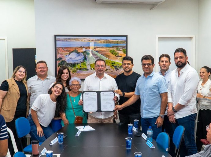 Bem-estar social: Prefeito Luciano Barbosa assina ordem de serviço para início das obras do Cras Planalto