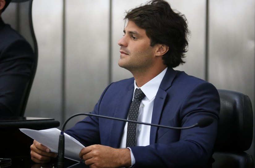 Breno Albuquerque quer a implantação de laboratórios de informática em escolas públicas de Arapiraca