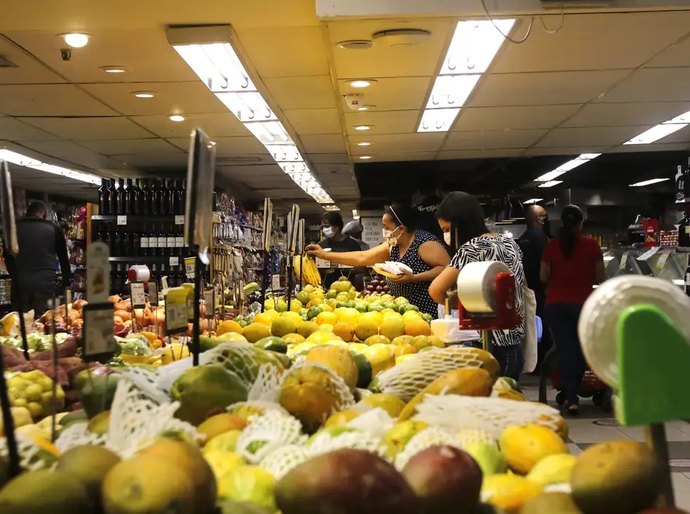 Estimativas do mercado para inflação e PIB permanecem estáveis