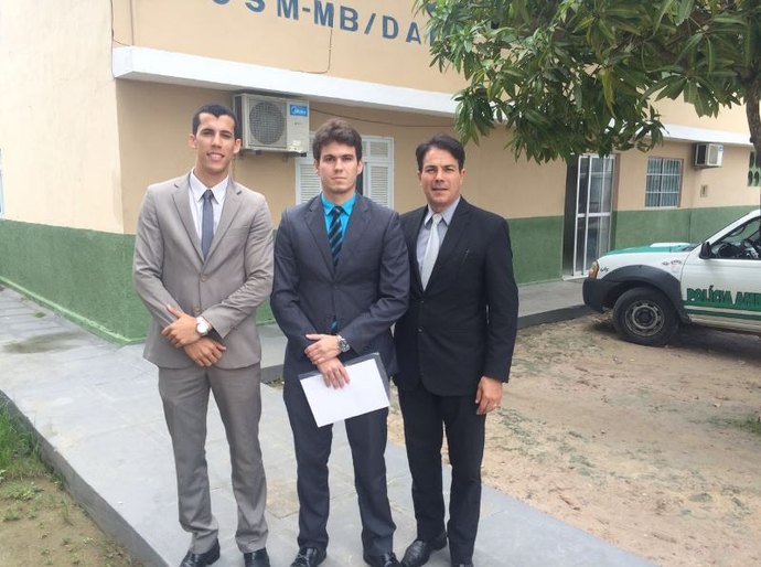 Policial acusado de jogar no chão carteira da OAB de advogado é identificado