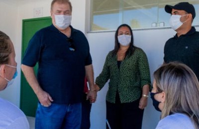 Prefeito Djalma Beltrão realiza entrega de cartões Cria e cestas básicas no Pontal do Peba