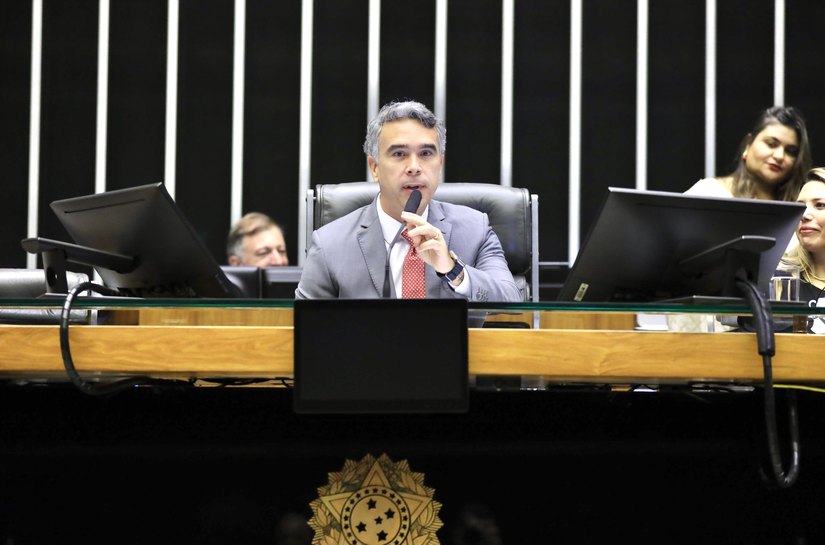 Deputado Rafael Brito é convidado para debate sobre democracia, nos EUA