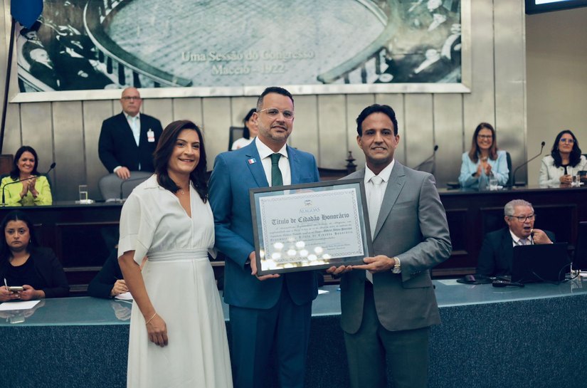 Gabriel Albino é homenageado com o título de Cidadão Honorário de Alagoas