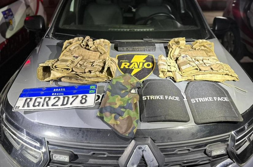 Companhia Raio da PM apreende droga e coletes balísticos no Vale do Reginaldo