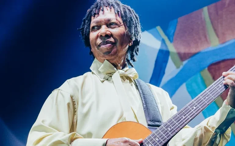 Djavan levará show de 50 anos a grandes arenas em 2026