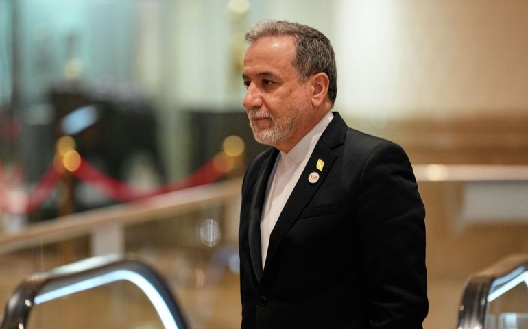 Ministro iraniano Araghchi deve viajar ao Paquistão para discutir acordo com os EUA