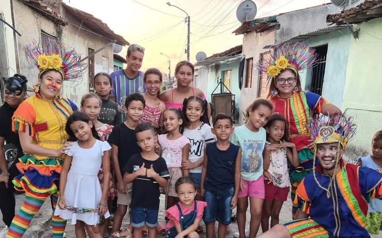 Com frevo e muita animação, crianças assistidas pelo Viver Melhor brincam carnaval em Arapiraca