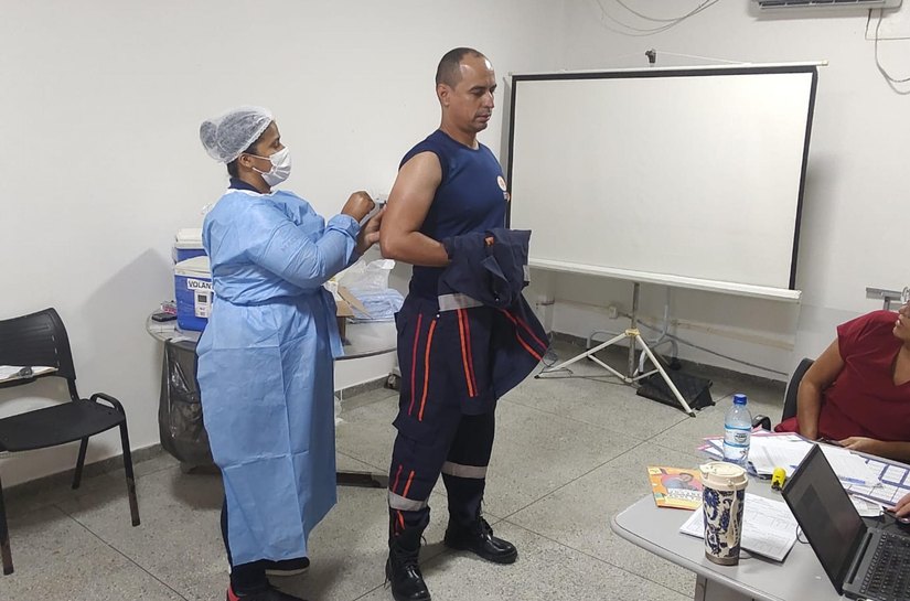 Samu de Maceió vacina quase cem profissionais contra a gripe em um dia