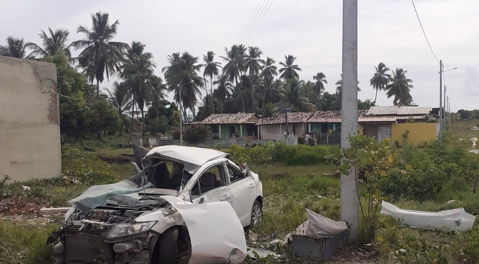 Motorista morre após colidir contra residência na Rodovia SE-100 em Estância / Foto: Foto: BPRv/Divulgação