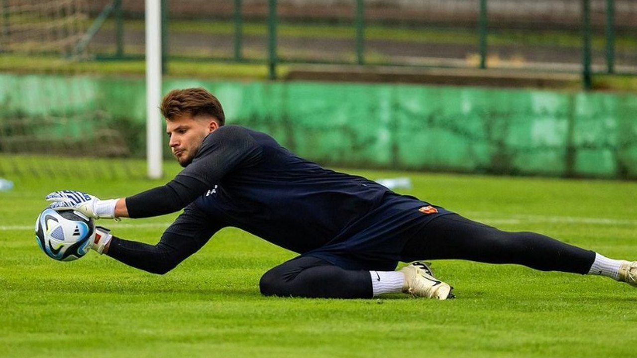 Goleiro da seleção de Montenegro morre após sofrer um mal-estar em seu apartamento