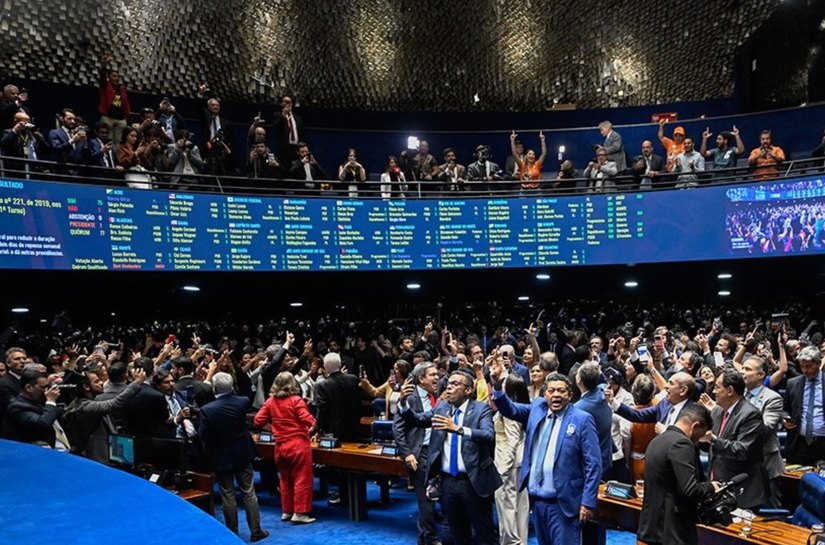 Fim da escala 6x1: empresas terão que rever contratos e convenções coletivas após aprovação no Congresso